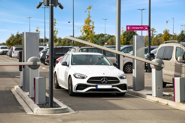 Indkørselsbom til Easy Airport Parking parkeringspladsen ved Münster/Osnabrück lufthavn (FMO)