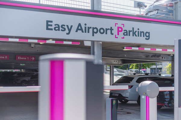 Indkørsel til parkeringshuset fra Easy Airport Parking i Hannover Lufthavn (HAJ)