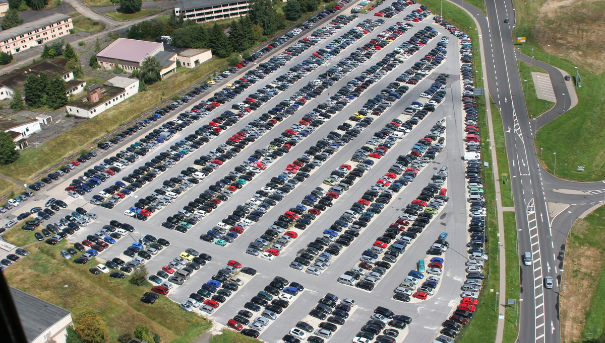 Luftaufnahme des Parkplatzes von Easy Airport Parking am Flughafen Frankfurt-Hahn (HHN)