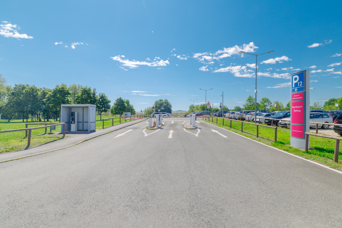 Totalbillede af indkørslen til Easy Airport Parking-parkeringspladsen i Nürnberg Lufthavn (NUE)