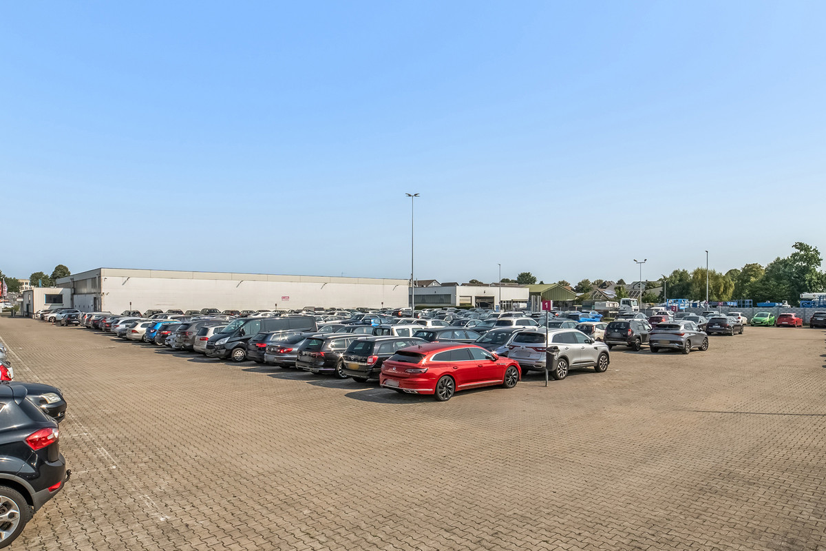 Panorama van de Easy Airport Parking-parkeerplaats bij de luchthaven van Dortmund (DTM)